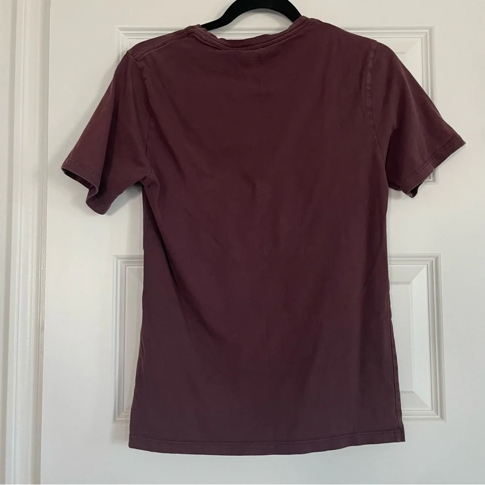 Levi's Burgundy Graphic Tee - Picture 6 of 6